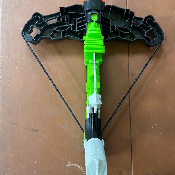 Nerf Zombie Strike  Wrathbolt Crossbow - Picture 2 of 4